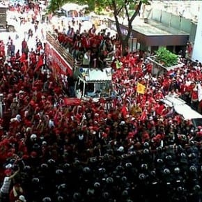 photo riot police reds at Rajadamri BTS