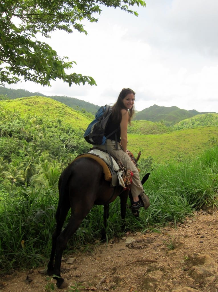 el limon waterfall - my horse eating as much as possible