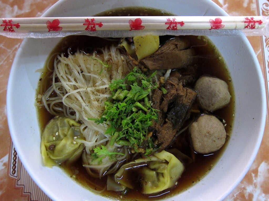 Gluten free rice noodles - but the broth is full of soy sauce, and the won-tons are wheat. To be avoided, sadly!
